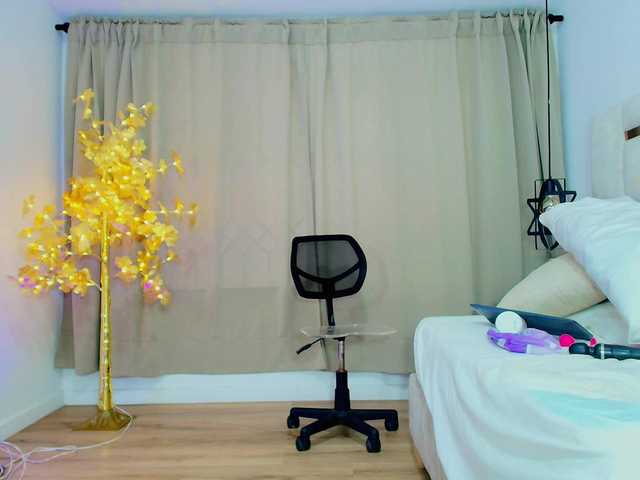 Sara-BigAss live cam on BongaCams