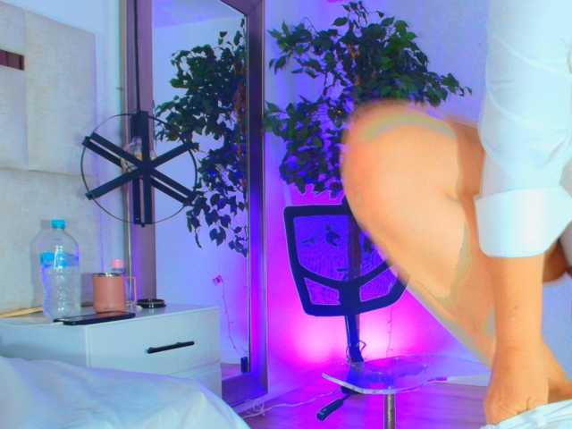 Sara-BigAss live cam on BongaCams