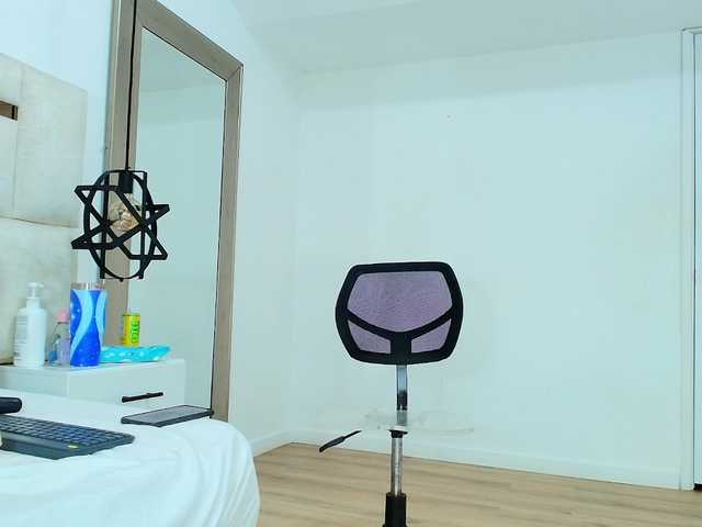 Sara-BigAss live cam on UnifiedCams