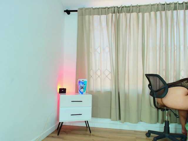Sara-BigAss live cam on BongaCams