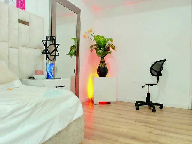 Sara-BigAss live cam on BongaCams