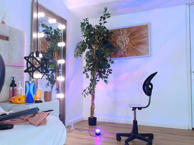 Sara-BigAss live cam