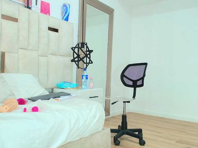 Sara-BigAss live cam on UnifiedCams