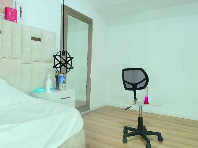 Sara-BigAss live cam on BongaCams