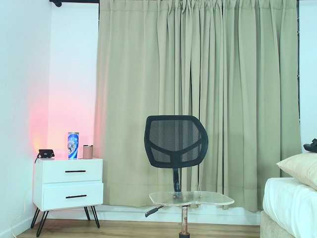 Sara-BigAss live cam on BongaCams