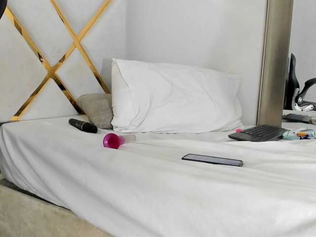 Sara-BigAss live cam preview