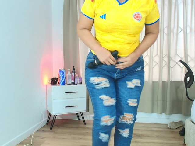 Sara-BigAss live cam on BongaCams