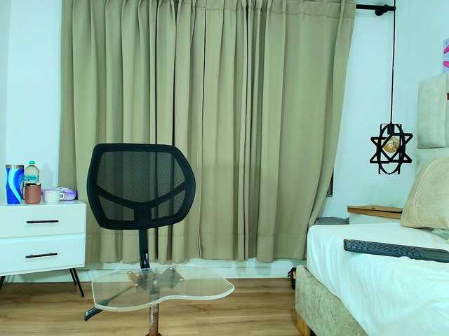Sara-BigAss live cam on BongaCams