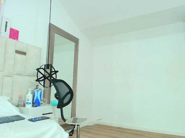 Sara-BigAss live cam on BongaCams