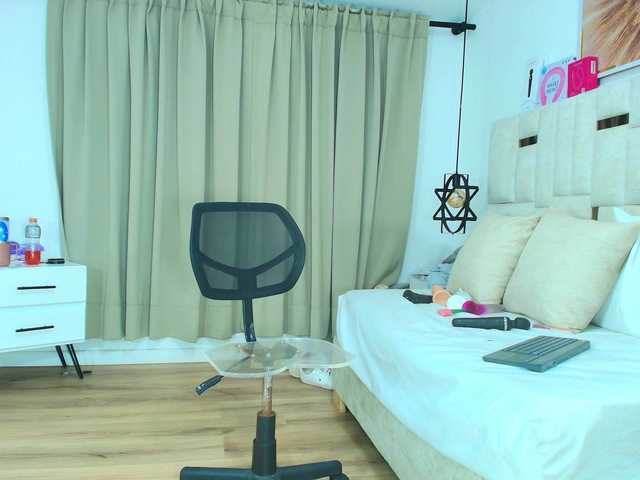 Sara-BigAss live cam on BongaCams