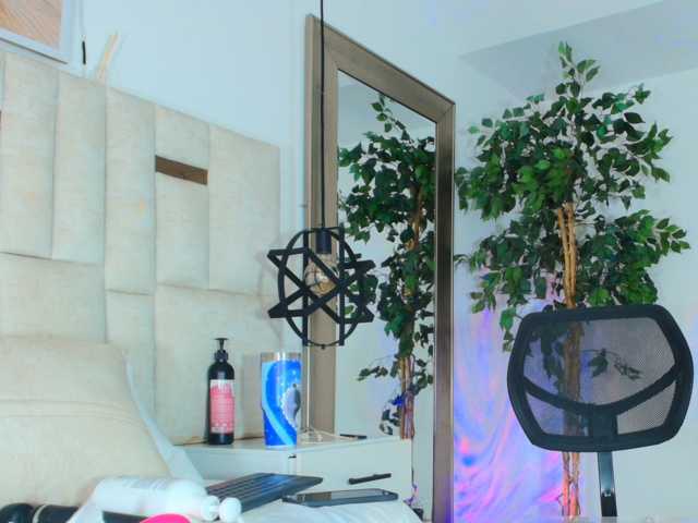 Sara-BigAss live cam on BongaCams