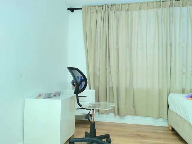 Sara-BigAss live cam on BongaCams