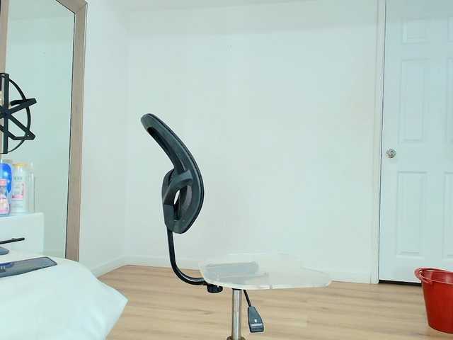 Sara-BigAss live cam on UnifiedCams