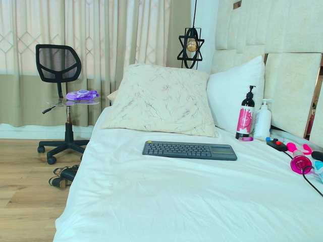 Sara-BigAss live cam on BongaCams