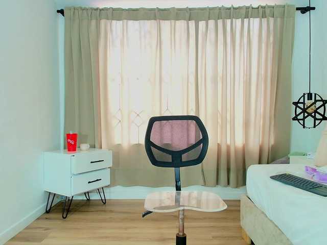 Sara-BigAss live cam on BongaCams