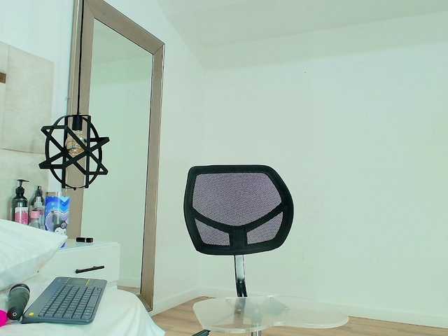 Sara-BigAss live cam on BongaCams