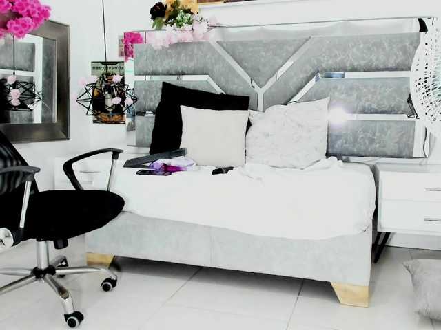 Sara-BigAss live cam on BongaCams