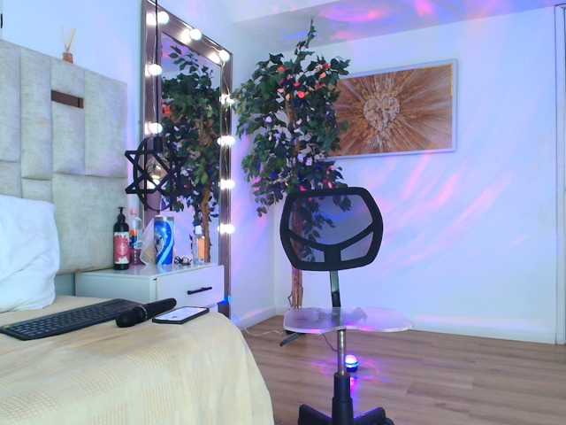 Sara-BigAss live cam on BongaCams