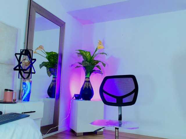 Sara-BigAss live cam on BongaCams