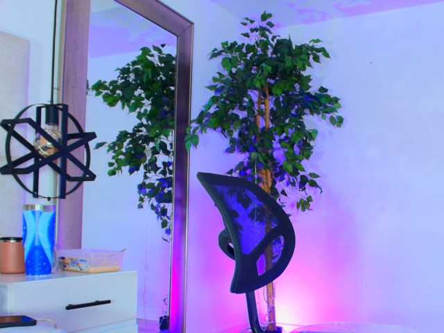 Sara-BigAss live cam on BongaCams