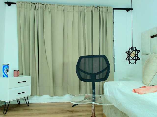 Sara-BigAss live cam on BongaCams