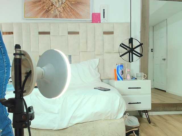 Sara-BigAss live cam on BongaCams