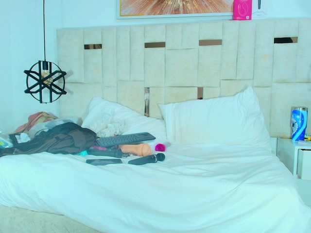 Sara-BigAss live cam on BongaCams