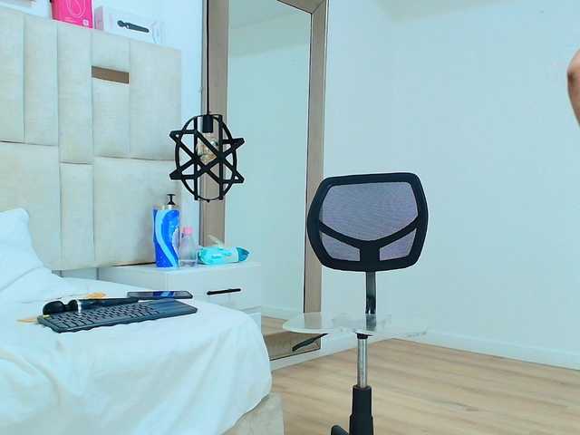Sara-BigAss live cam on BongaCams