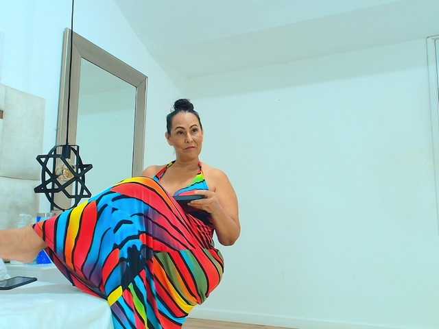 Sara-BigAss live cam on BongaCams