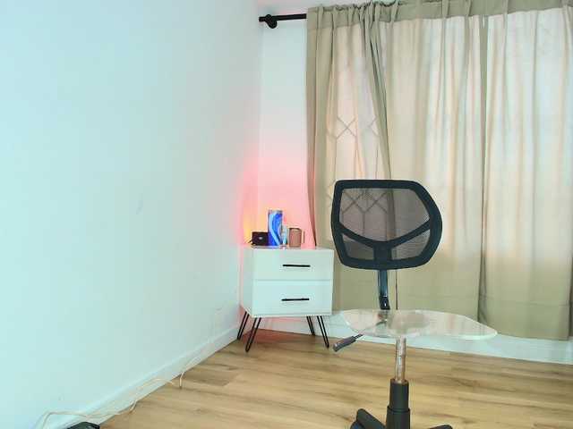 Sara-BigAss live cam on BongaCams