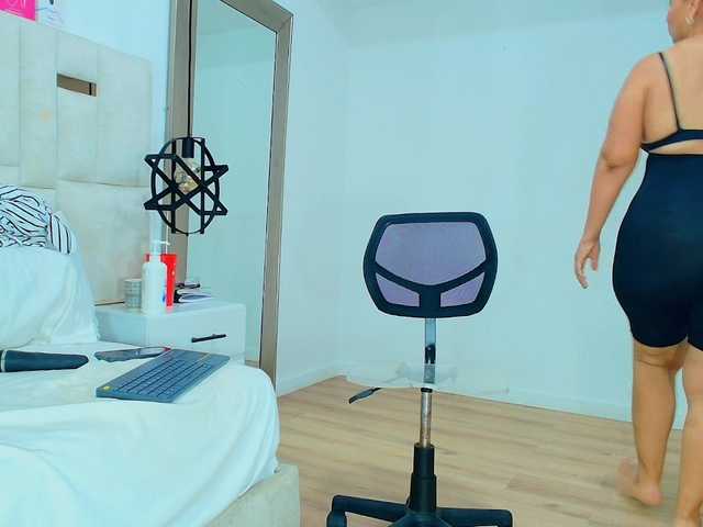 Sara-BigAss live cam on BongaCams