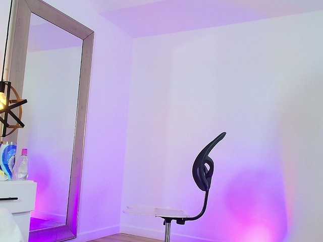 Sara-BigAss's BongaCams show and profile