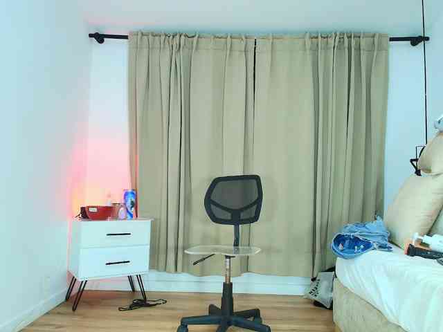 Sara-BigAss webcam
