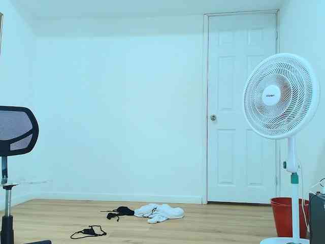 Sara-BigAss webcam