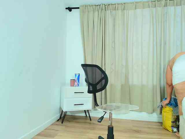 Sara-BigAss webcam