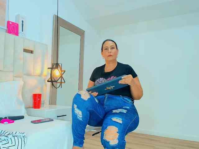 Sara-BigAss