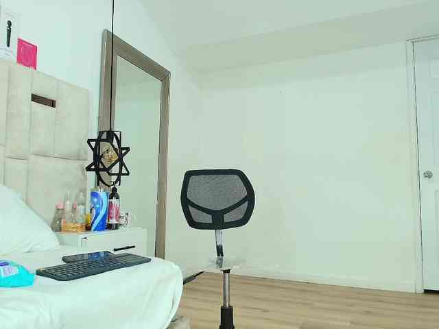 Sara-BigAss webcam