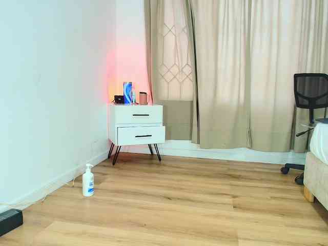 Sara-BigAss webcam