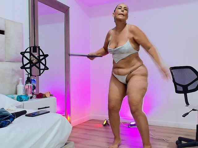 Sara-BigAss Sara-BigAss