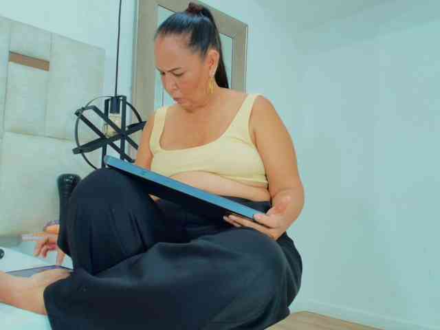 Sara-BigAss webcam