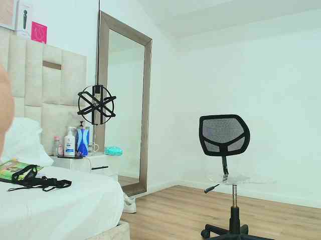 Sara-BigAss webcam