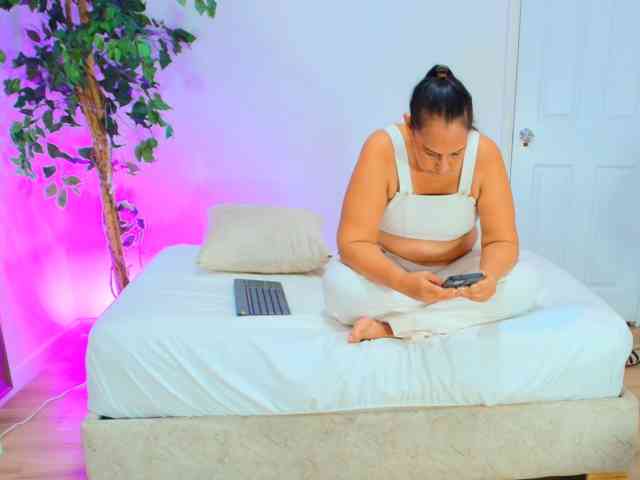 Sara-BigAss webcam