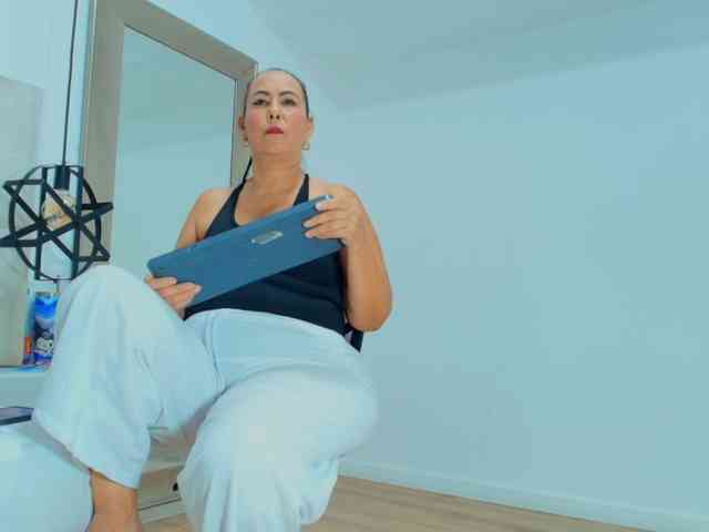 Sara-BigAss
