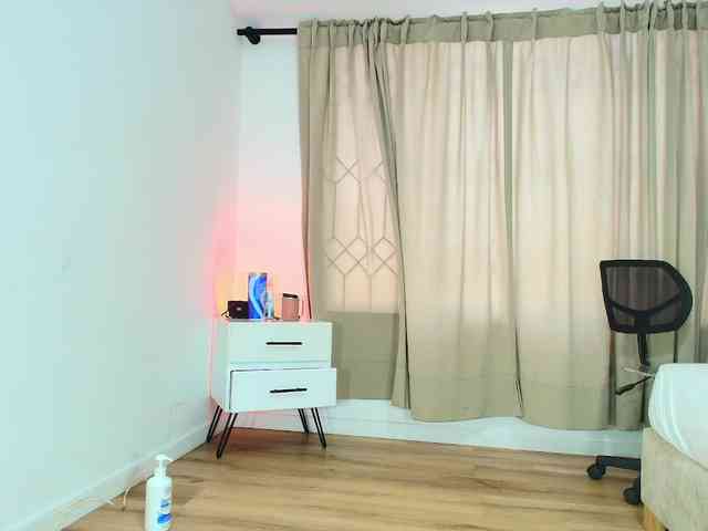 Sara-BigAss webcam