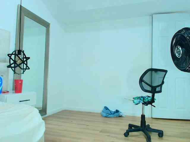 Sara-BigAss webcam