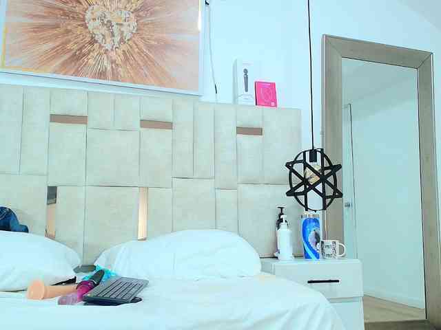 Sara-BigAss webcam