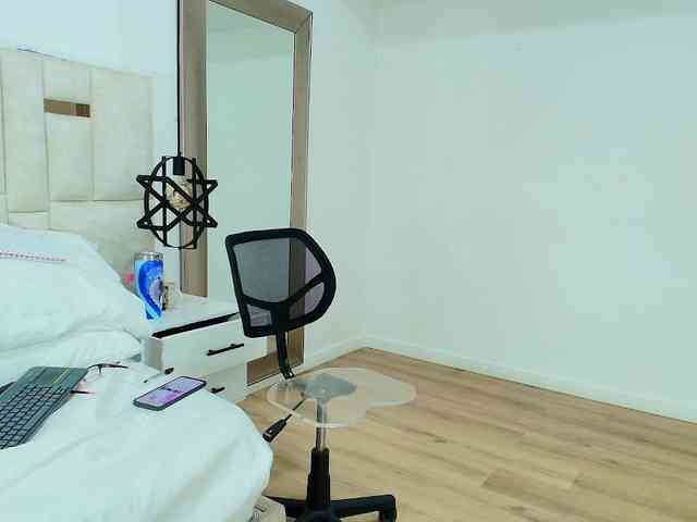 Sara-BigAss webcam