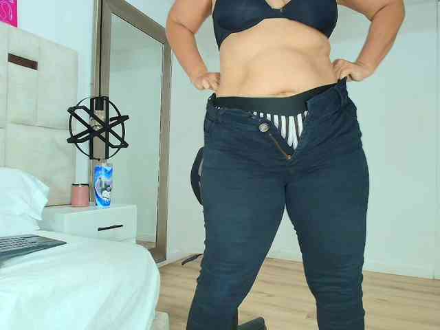 Sara-BigAss webcam