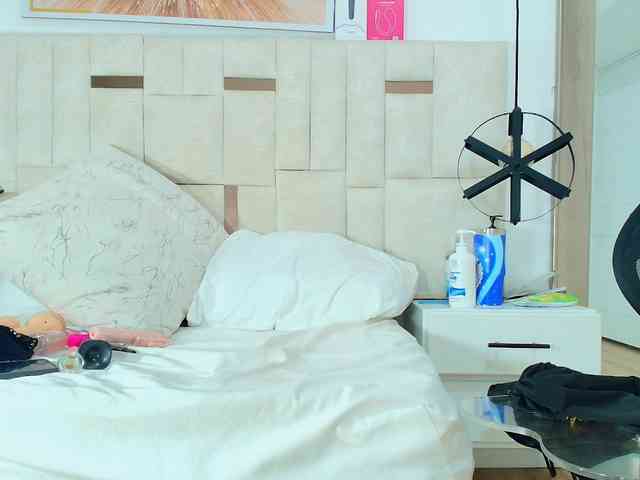 Sara-BigAss webcam