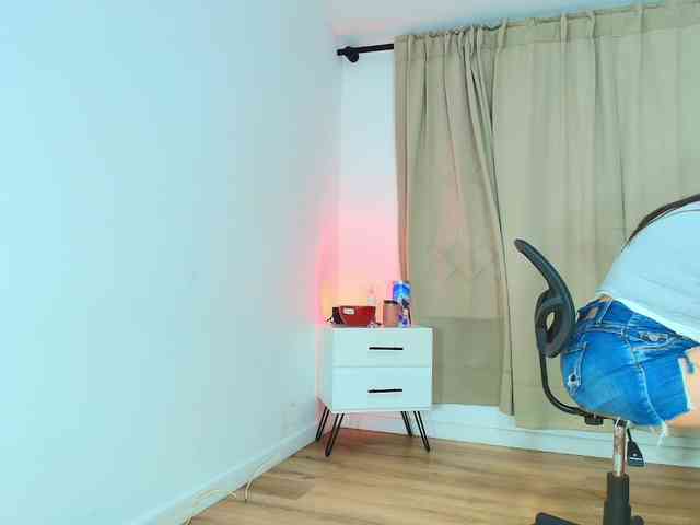 Sara-BigAss webcam